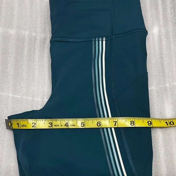 Like NEW - Lululemon High Rise Leggings - Picture 12 of 14